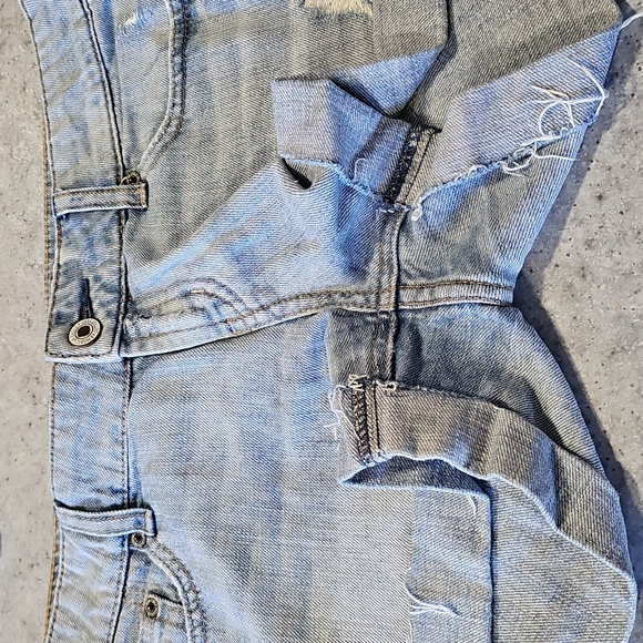 American Eagle Outfitters Size 6 Distressed Style Light Blue Jean Shorts - Picture 5 of 6
